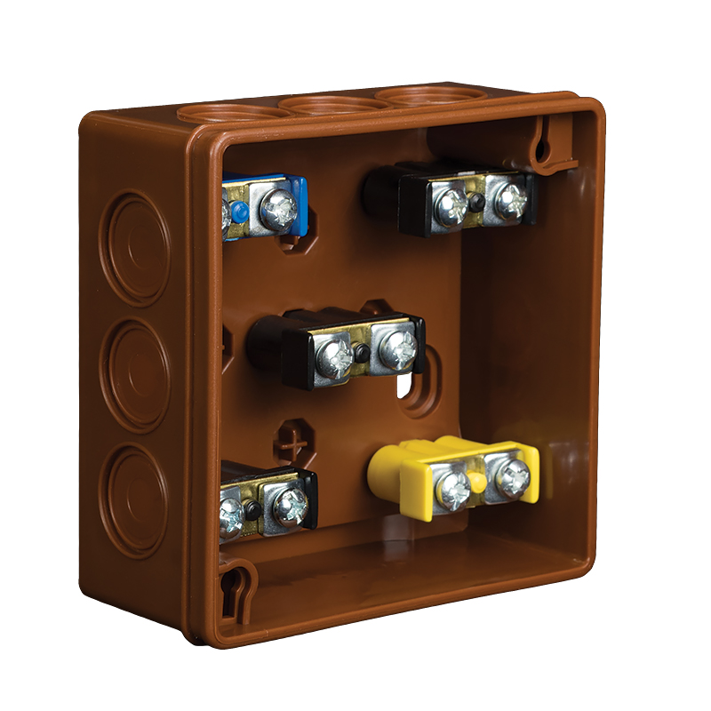 PUSZKA N/T 86X86X40MM IP55 DEKIEL NA 2 WKRĘTY Z OSŁONĄ Z ZACISKAMI BRĄZ VP 023-52. - 61.135 - ZAKŁAD PRODUKCYJNO - HANDLOWY "ELEKTRO-PLAST" SPÓŁKA Z OGRANICZONĄ ODPOWIEDZIALNOŚCIĄ
