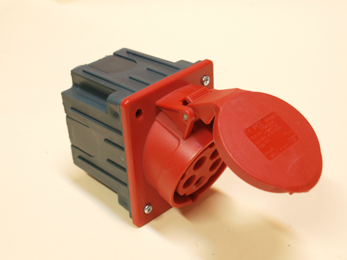 GNIAZDO 32A 5P PODTYNKOWE SKOŚNE IP44  - 425-6p - PCE