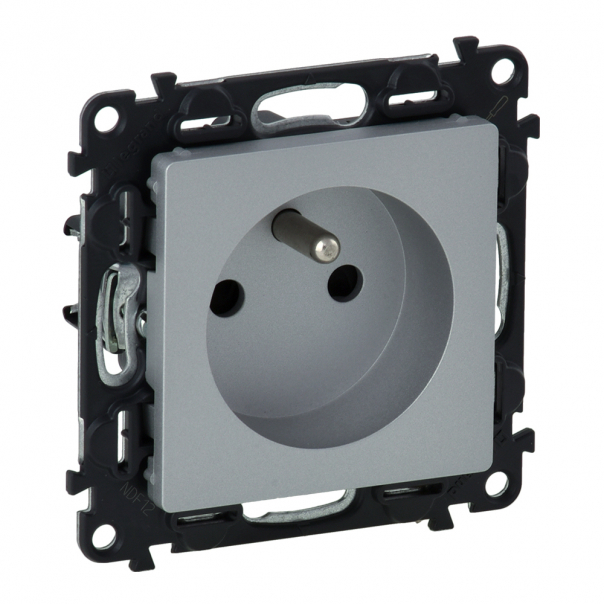 GNIAZDO POJEDYNCZE Z UZIEMIENIEM 2P+Z Z PRZESŁONAMI ZACISKI ŚRUBOWE 16A 250V IP20 ALUMINIUM VALENA LIFE - 753384 - LEGRAND
