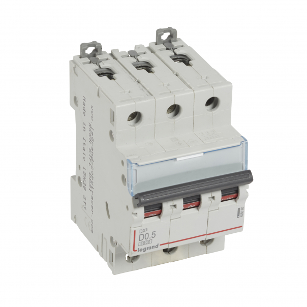 WYŁĄCZNIK NADPRĄDOWY D 0,5A 3 POLOWY CHARAKTERYSTYKA D SERII DX3 S 303 - 408080 - LEGRAND