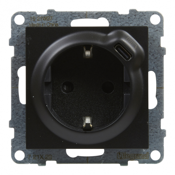 GNIAZDO SCHUKO 2P+Z - 16 A - 250 V~ - + USB TYP C - 1,5 A - 5 V CZARNY  SUNO - 721429 - LEGRAND
