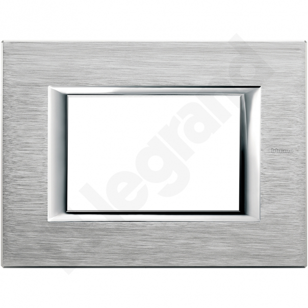 RAMKA PROTOKĄTNA 3 MODUŁY SZCZOTKOWANY CHROM AXOLUTE - HA4803CR - LEGRAND