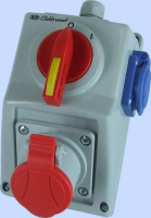 ZESTAW INSTALACYJNY C16-18.1 WŁĄCZ-WYŁĄCZ 0-I GNIAZDO 3P+Z, 1 X 2P+Z IP-54 - 971615 - ELEKTROMET DZIERŻONIÓW
